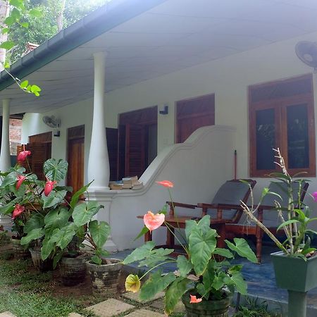Sansala Guesthouse & Restaurant แทนกาลเล ภายนอก รูปภาพ