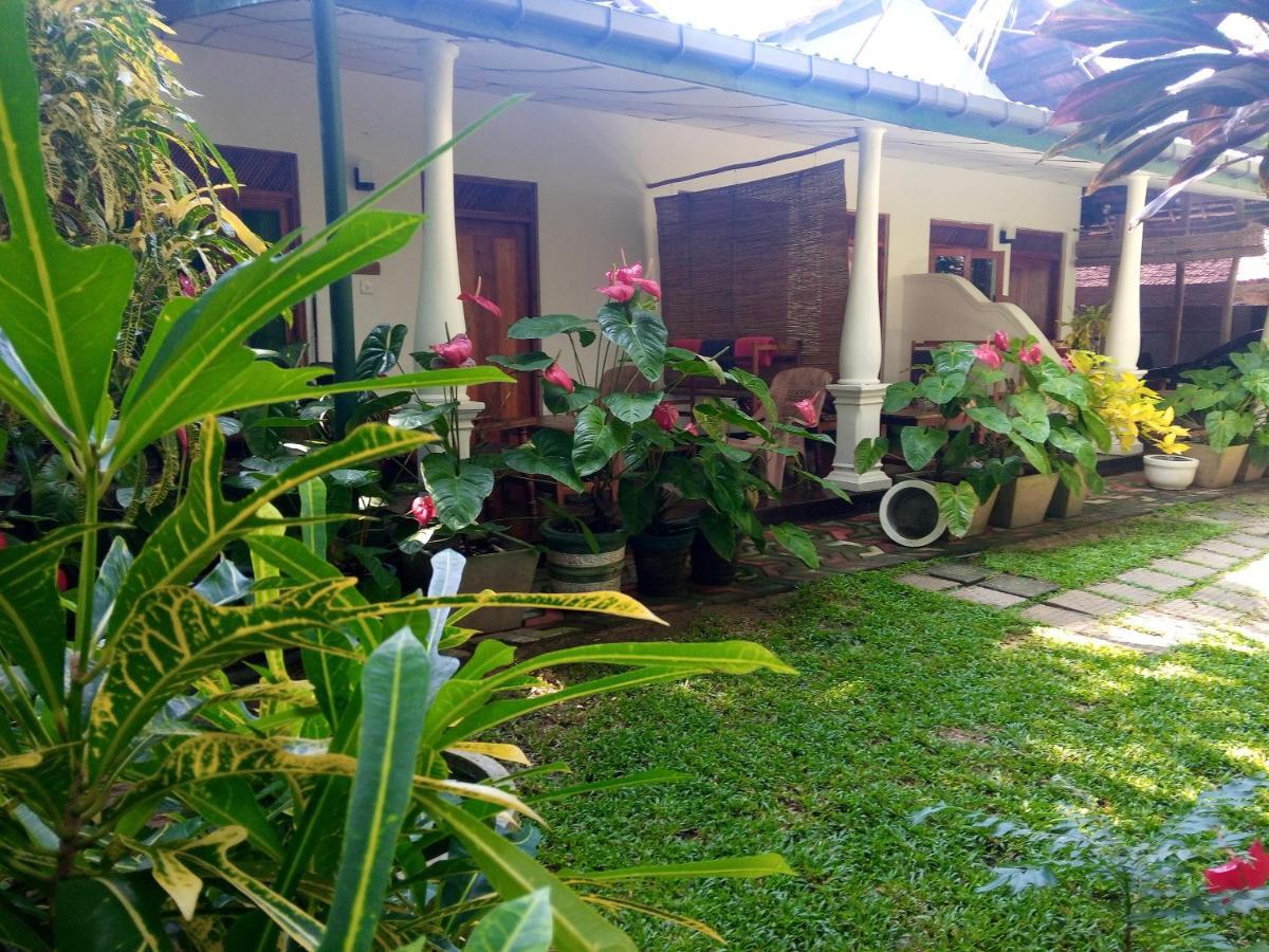 Sansala Guesthouse & Restaurant แทนกาลเล ภายนอก รูปภาพ