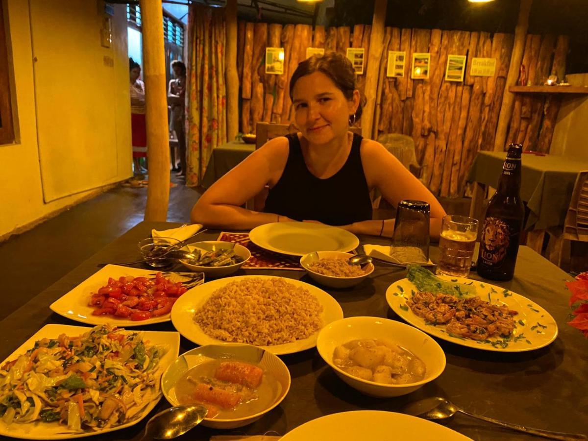 Sansala Guesthouse & Restaurant แทนกาลเล ภายนอก รูปภาพ