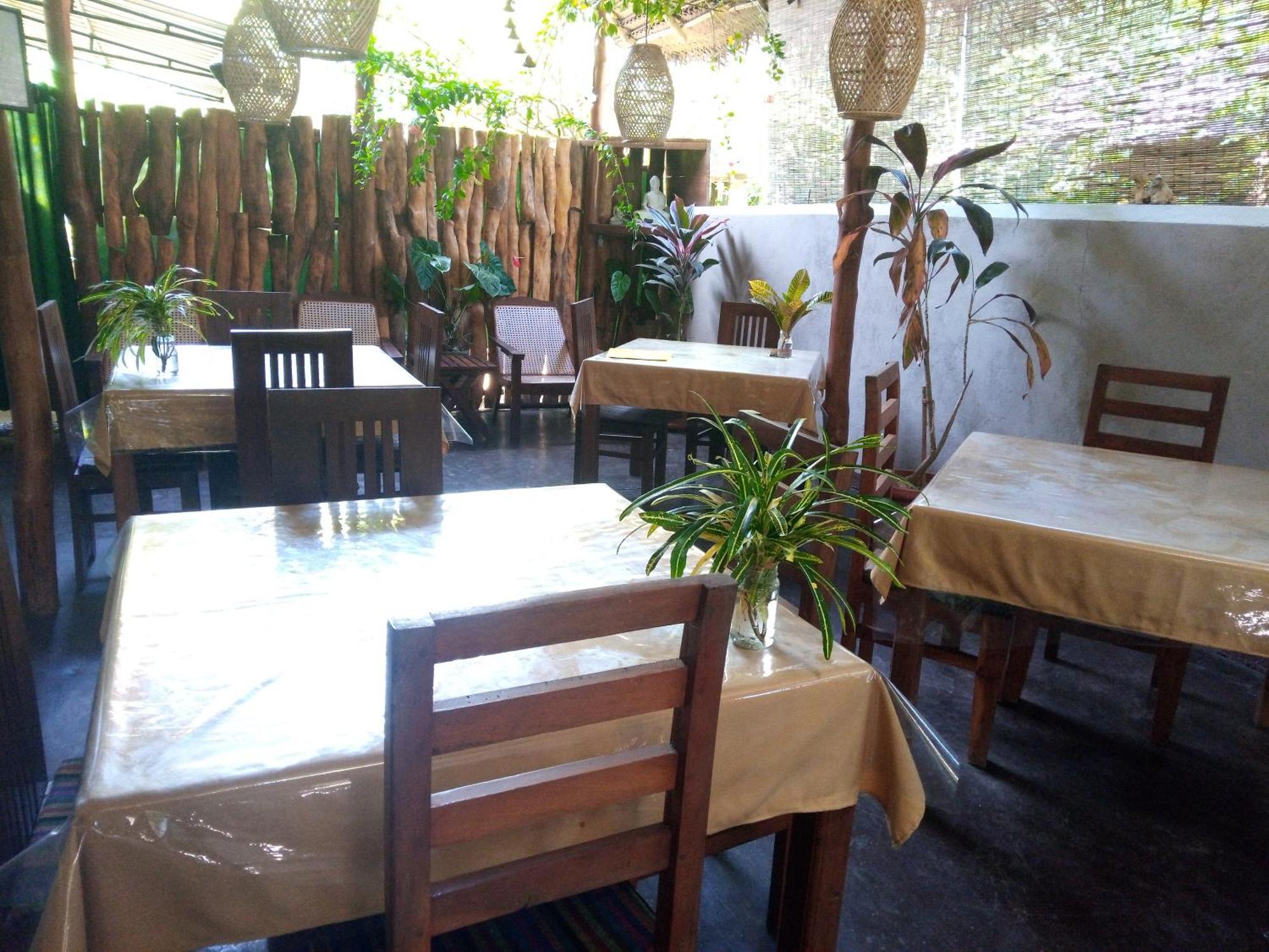 Sansala Guesthouse & Restaurant แทนกาลเล ภายนอก รูปภาพ