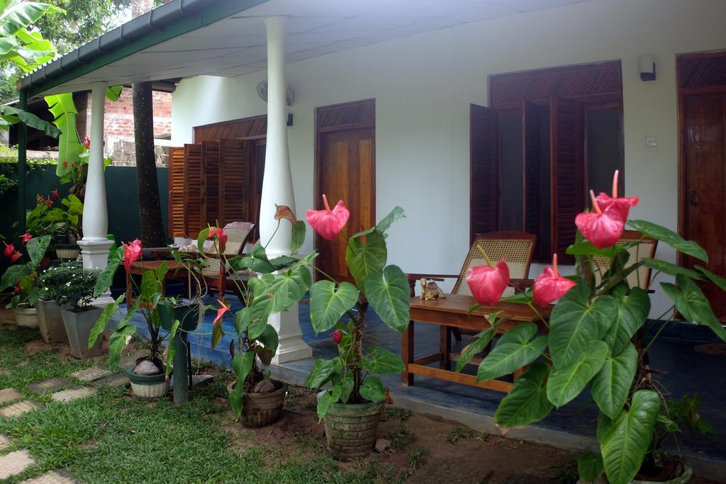 Sansala Guesthouse & Restaurant แทนกาลเล ภายนอก รูปภาพ
