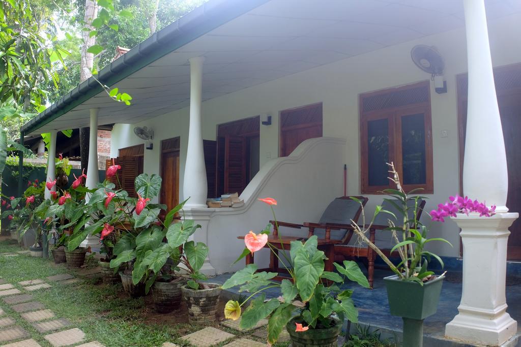 Sansala Guesthouse & Restaurant แทนกาลเล ภายนอก รูปภาพ