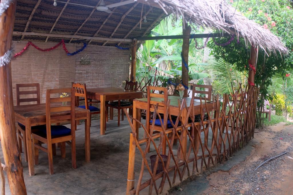 Sansala Guesthouse & Restaurant แทนกาลเล ภายนอก รูปภาพ